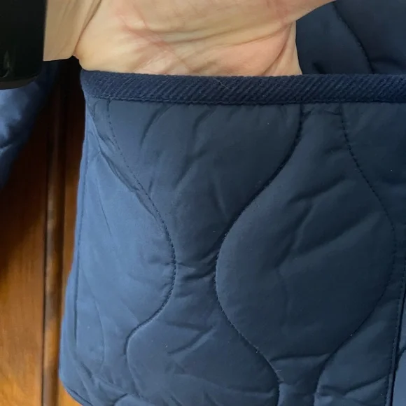 Great transition piece! NWT quilted barn jacket - Picture 4 of 6